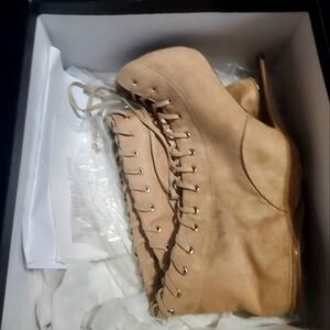 Women lace up boots